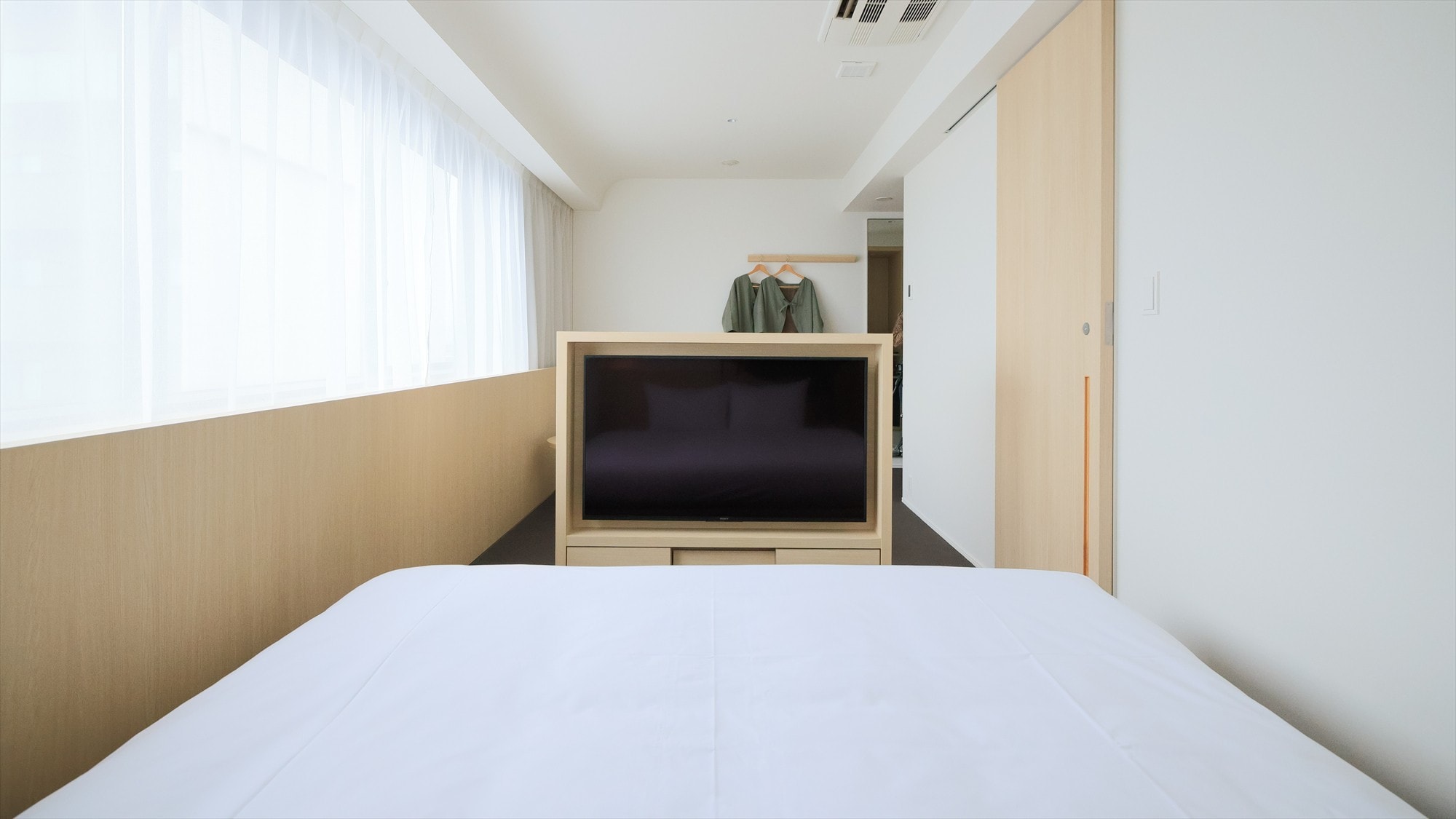 [Deluxe Corner King] 27㎡／เตียงกว้าง 1,800mm