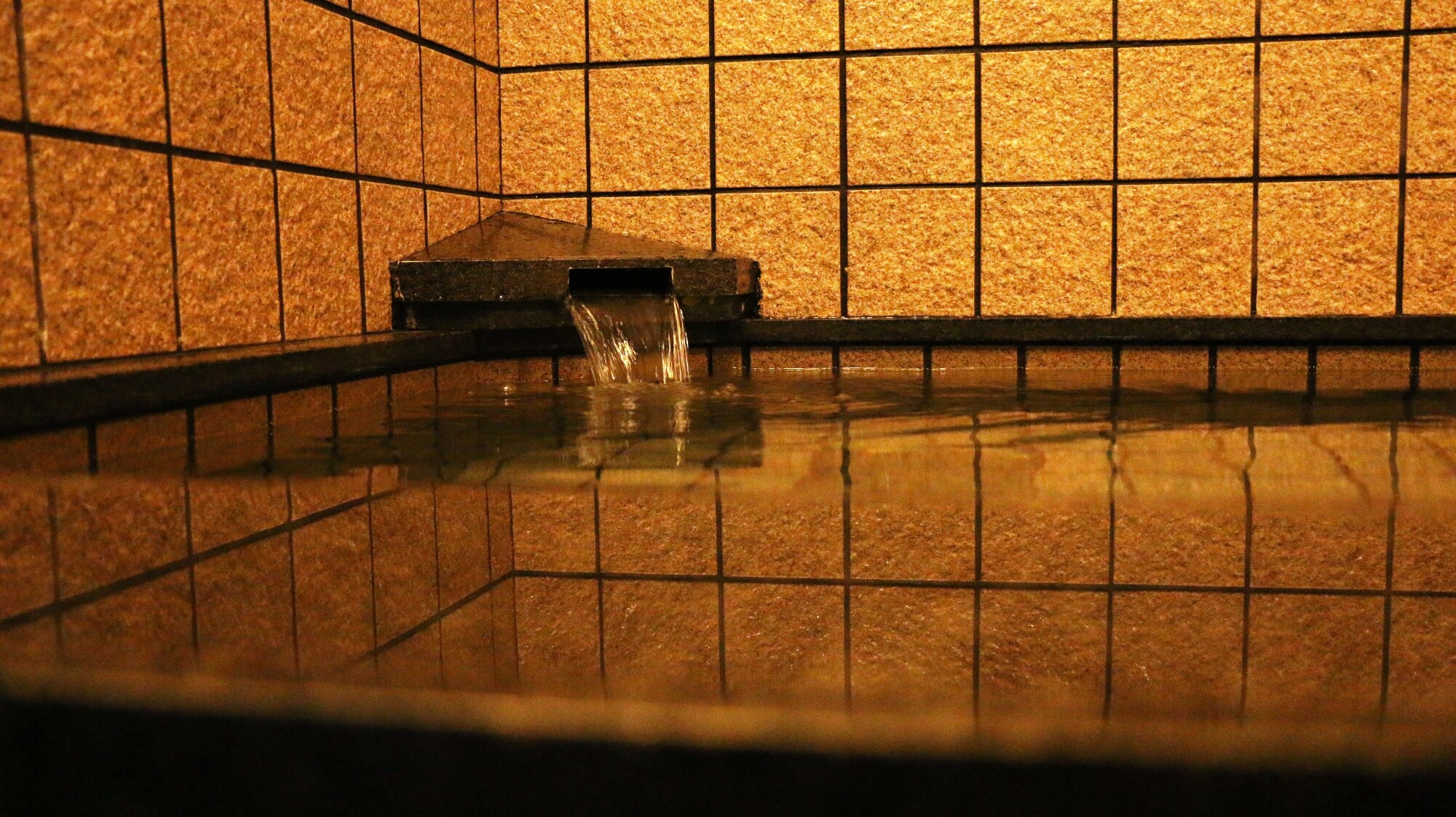 The jet bath will soothe your tiredness after a long journey.