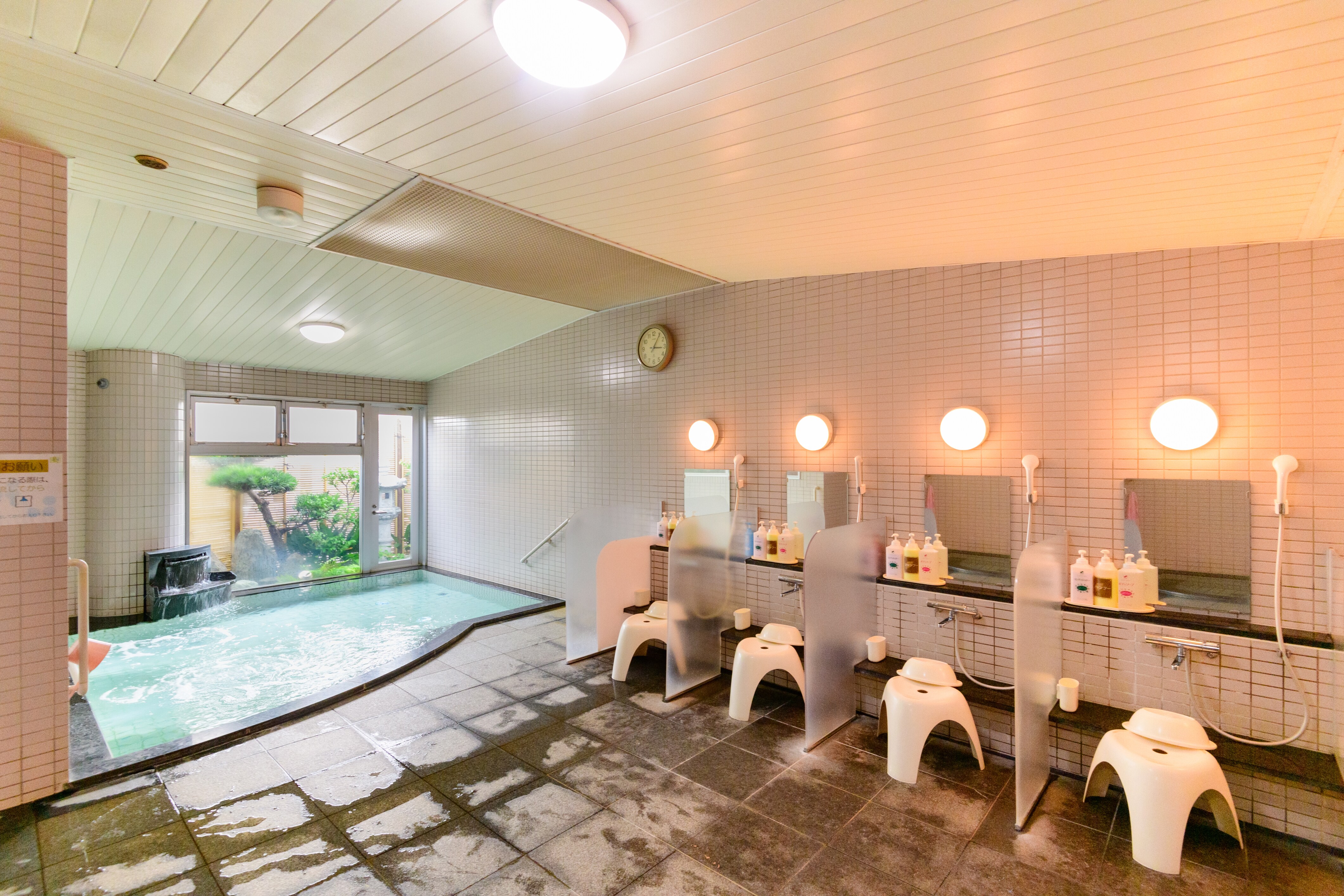 Large public bath, men's bath
