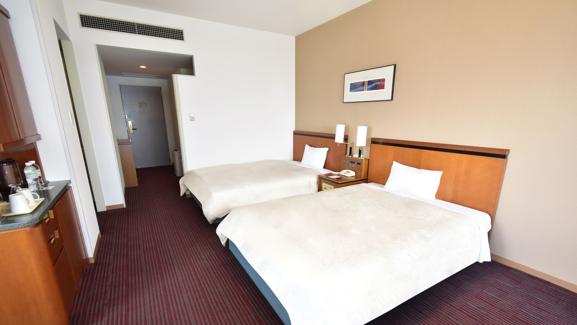 Deluxe Corner Twin Room with Highway View