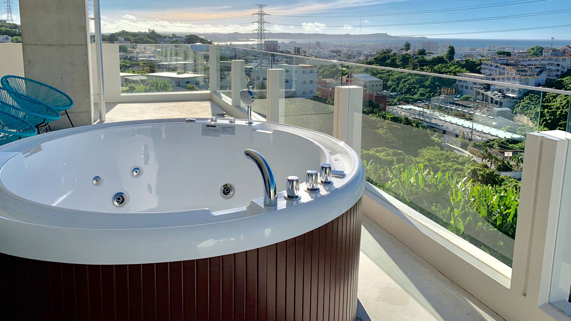 4F Jacuzzi