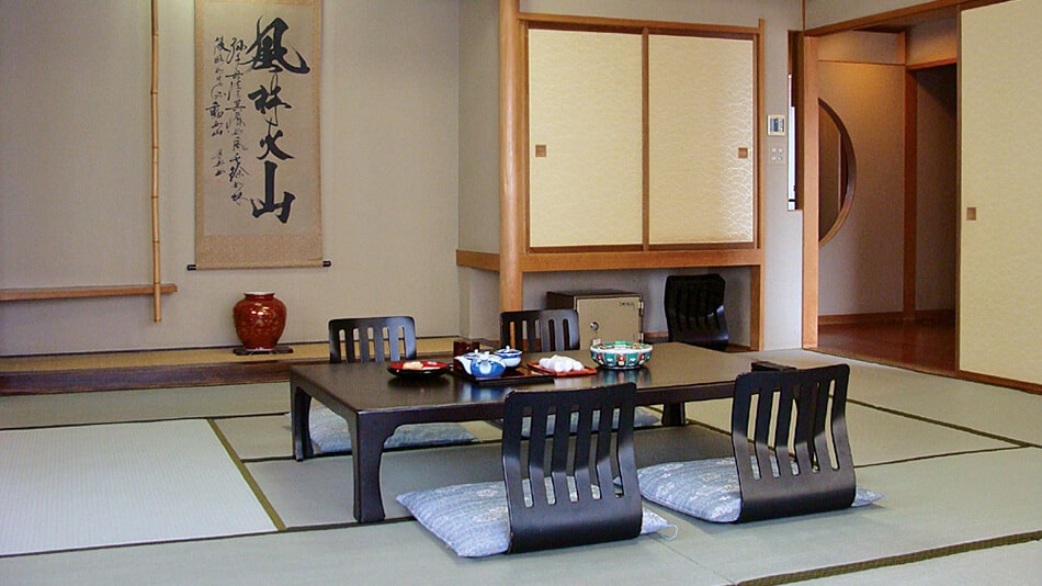 Special room 15 tatami mats (with moat) + twin Western-style room