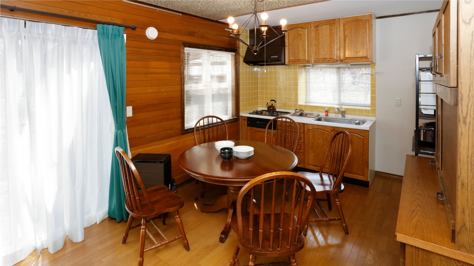 [Rental Cottage L Type] Dining room and kitchen