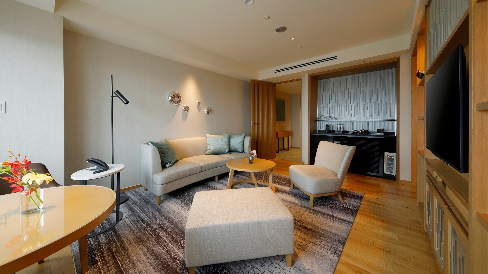 Nikko Floor Suite 64 square meters / 27th floor