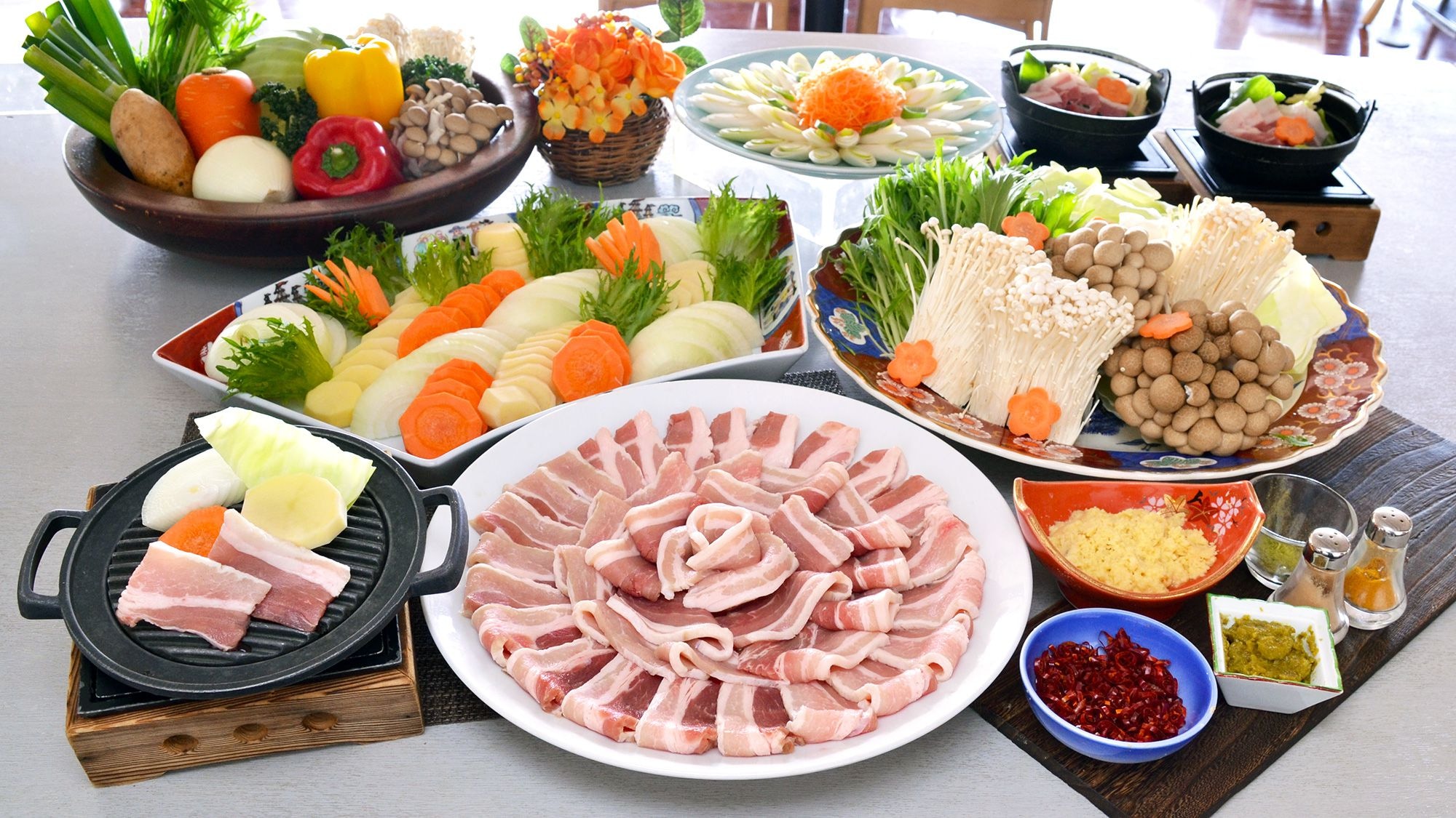 [March to May] Dinner buffet example: Unzen lively pork and seasonal vegetables teppanyaki and hot pot