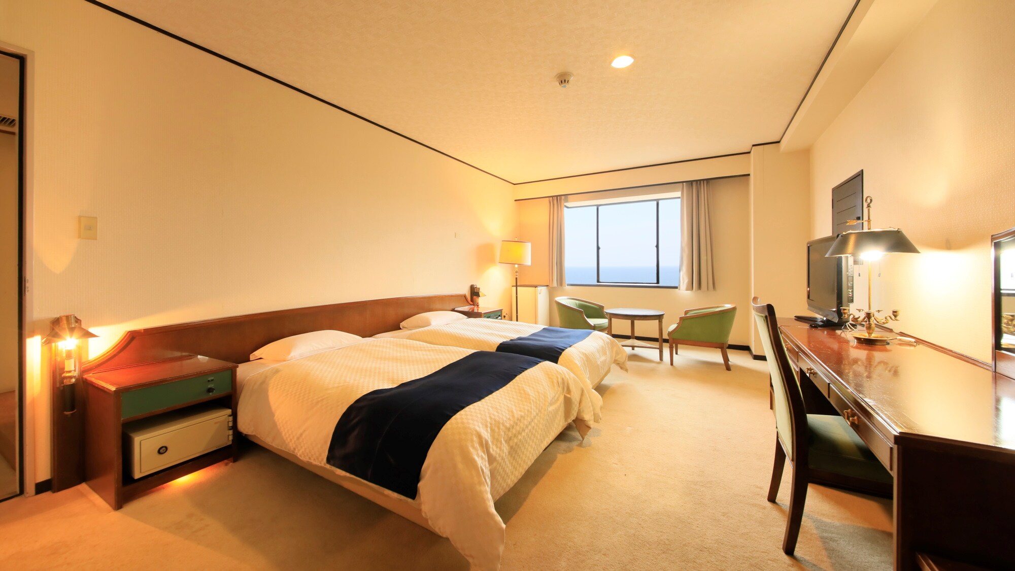 [舒适室] 宽敞的日式和西式房间，您可以放松身心。