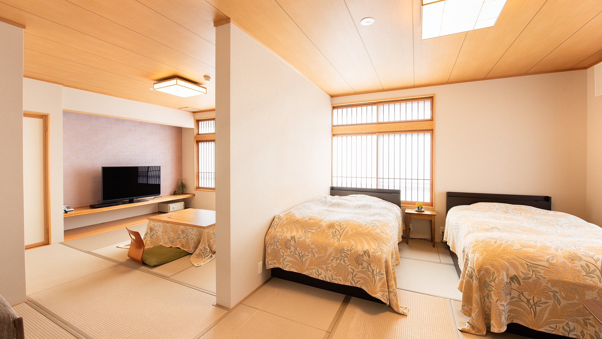Kamar bergaya Jepang-Barat, 25 tikar tatami: Tempat tidur dan kamar bergaya Jepang yang menenangkan (bebas rokok, tersedia Wi-Fi) dengan toilet, wastafel, dan kamar mandi