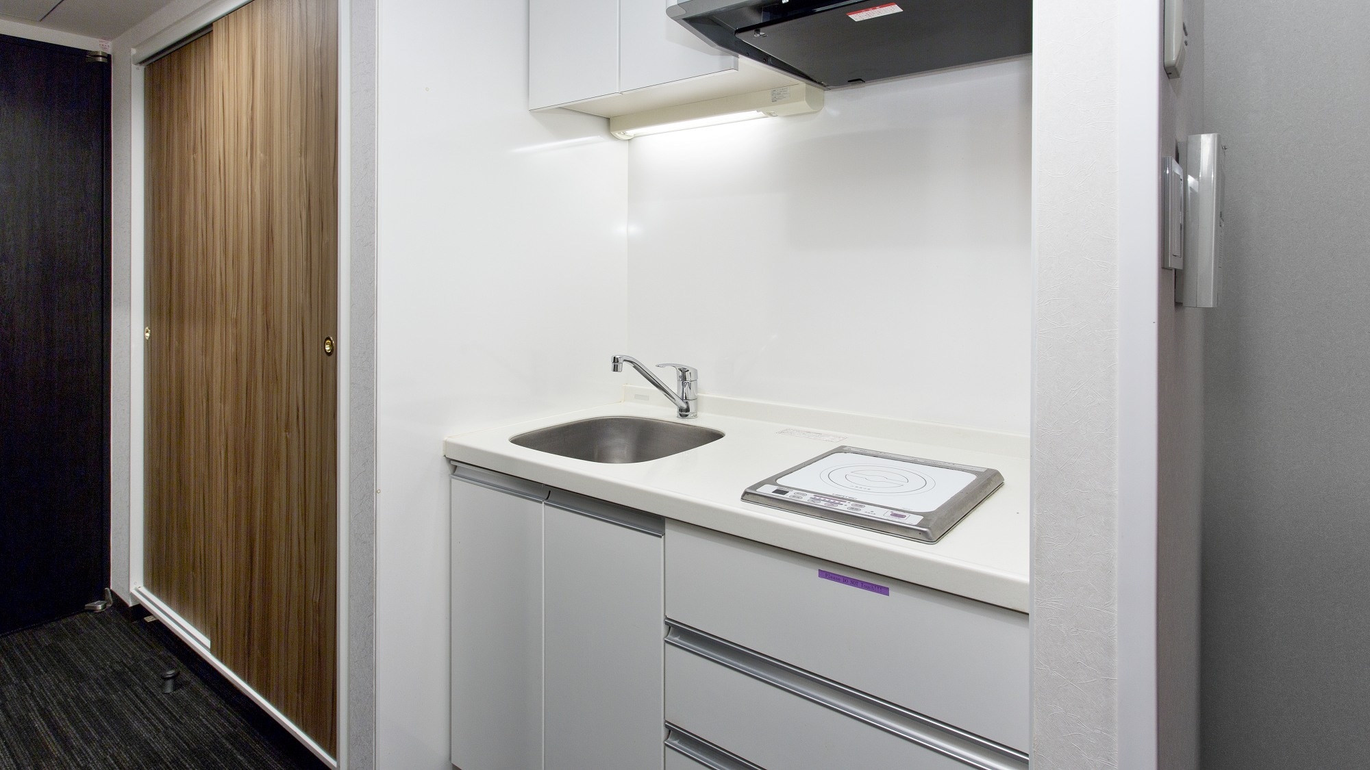 ◆Superior Twin/Queen｜Equipped with a kitchenette, mini-refrigerator and microwave oven.