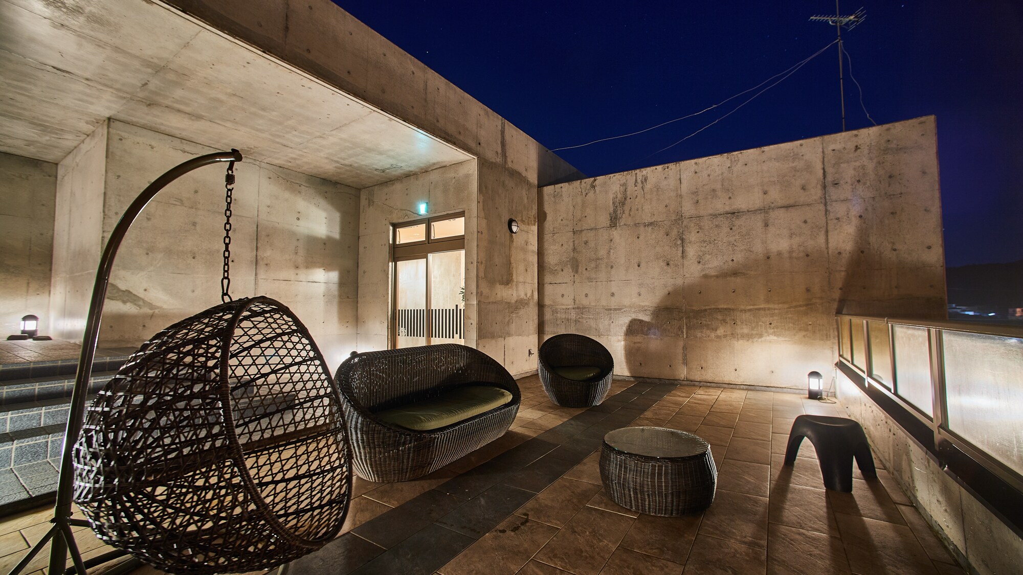 [Open terrace]