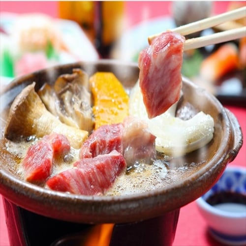 在陶瓷板上烤長崎和牛您可以享受您最喜歡的燒烤條件的厚切長崎和牛。