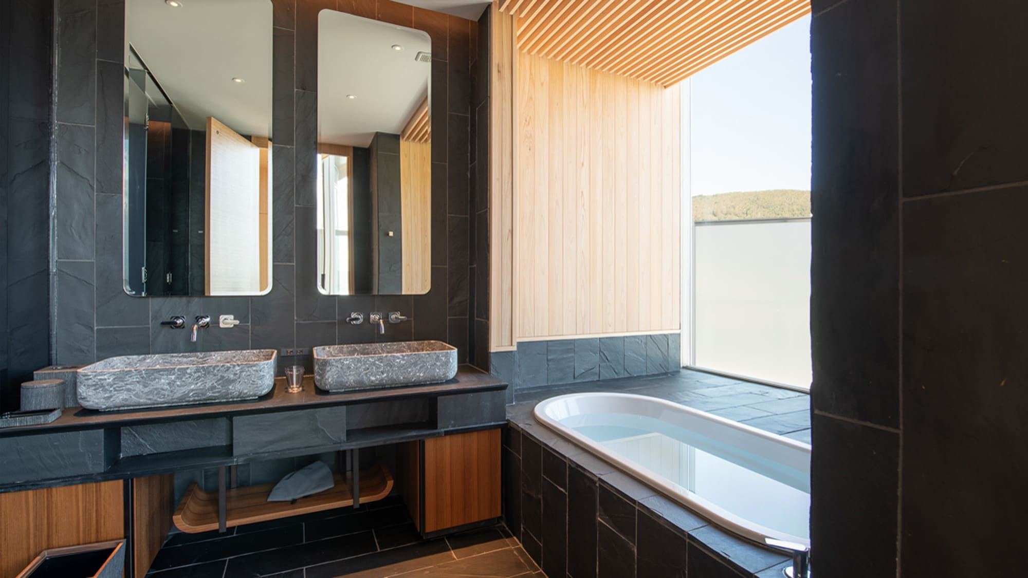 [Penthouse] Kamar mandi (dengan bathtub)