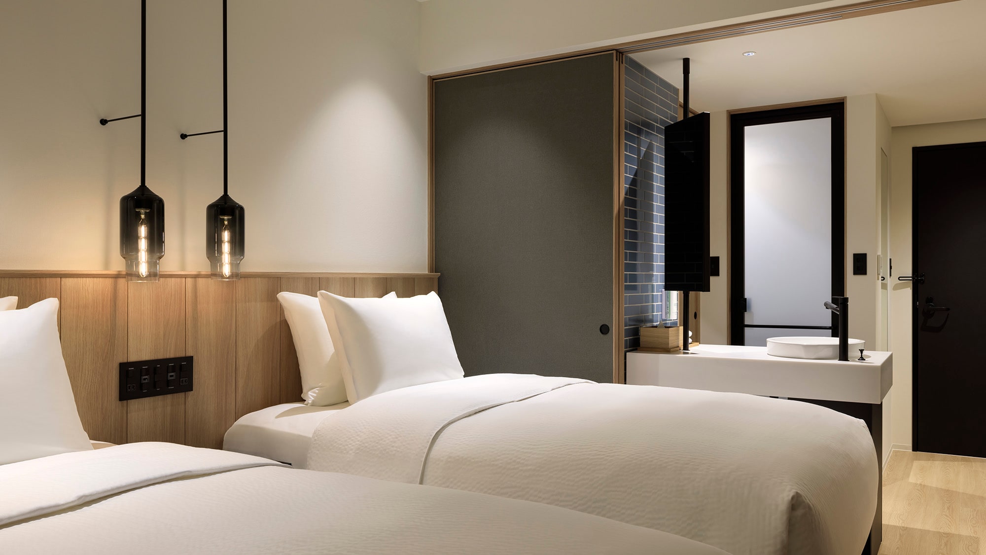 Twin room: 21 square meters, non-smoking, bed width 120 cm. Relax in a simple yet warm space.