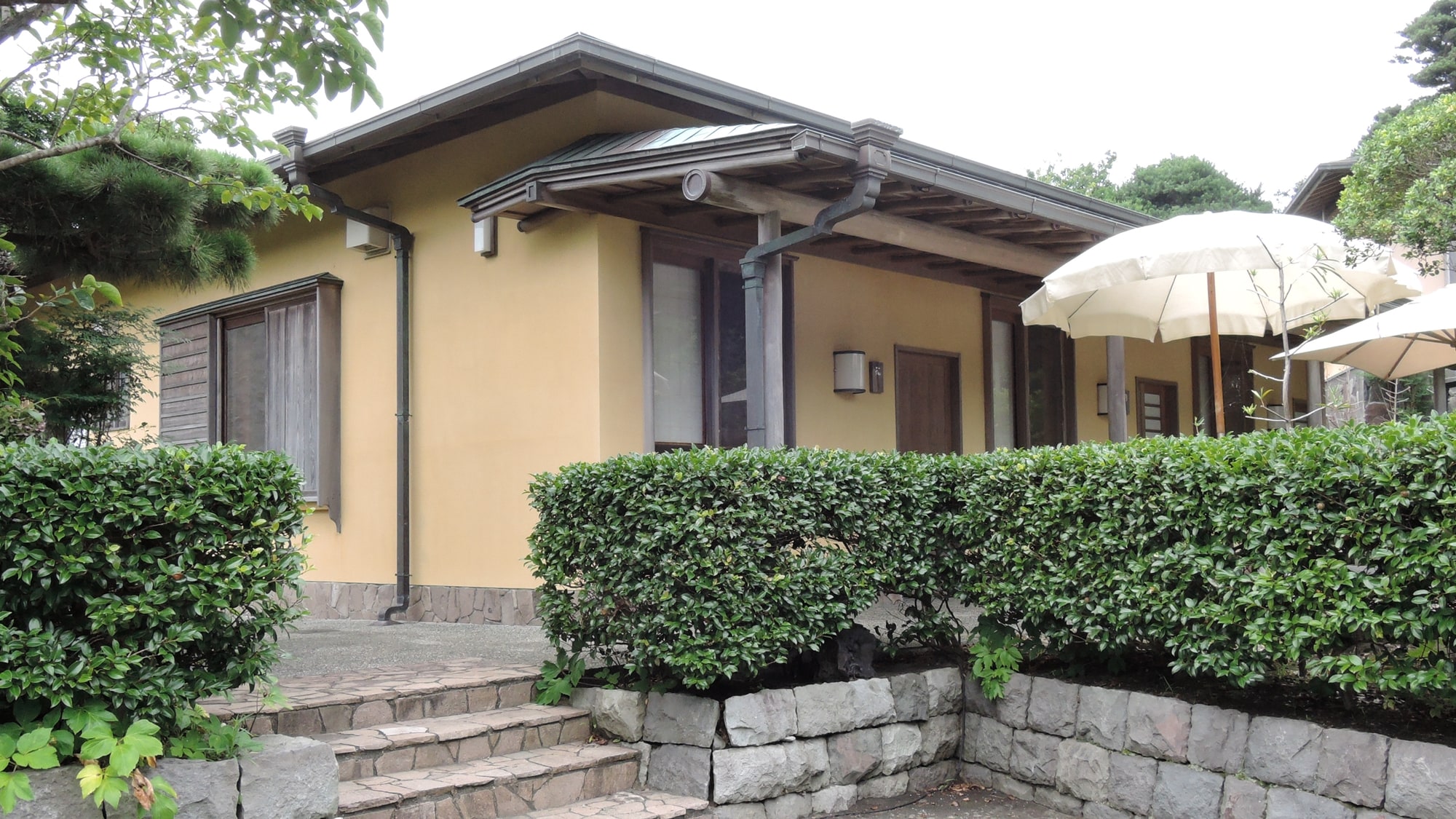 *Exterior/The building where the guest rooms are located. There are 3 rooms in total.