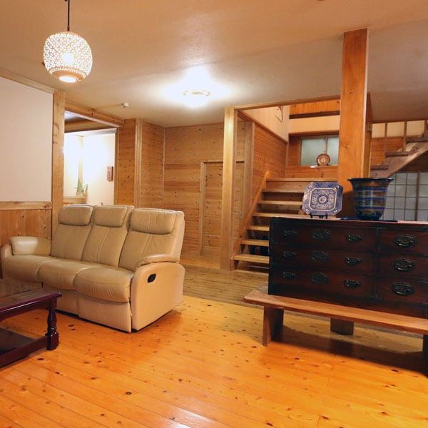 [Entrance/Lobby]
