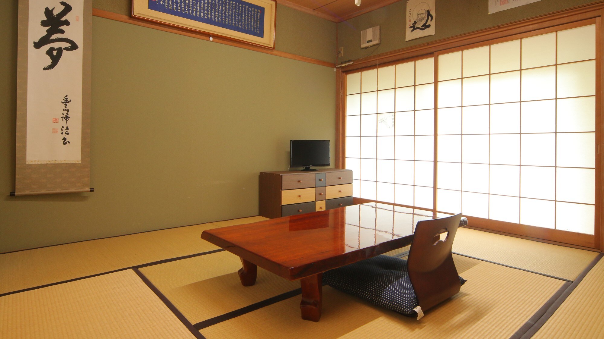Ruang utama bergaya Jepang 8 tikar tatami