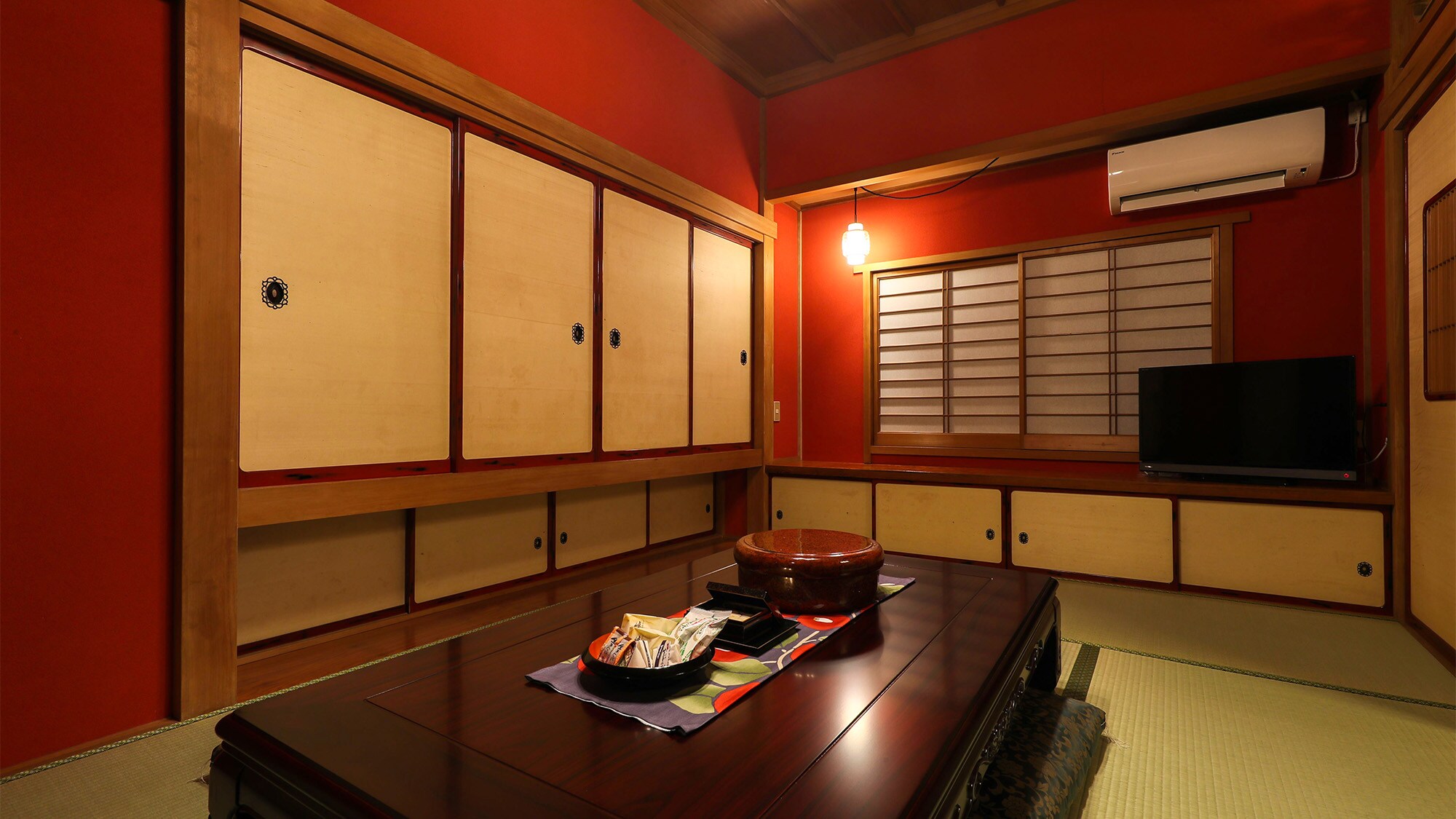 ・Living room: A tasteful guest room that combines Japanese beauty with modern Japanese style.