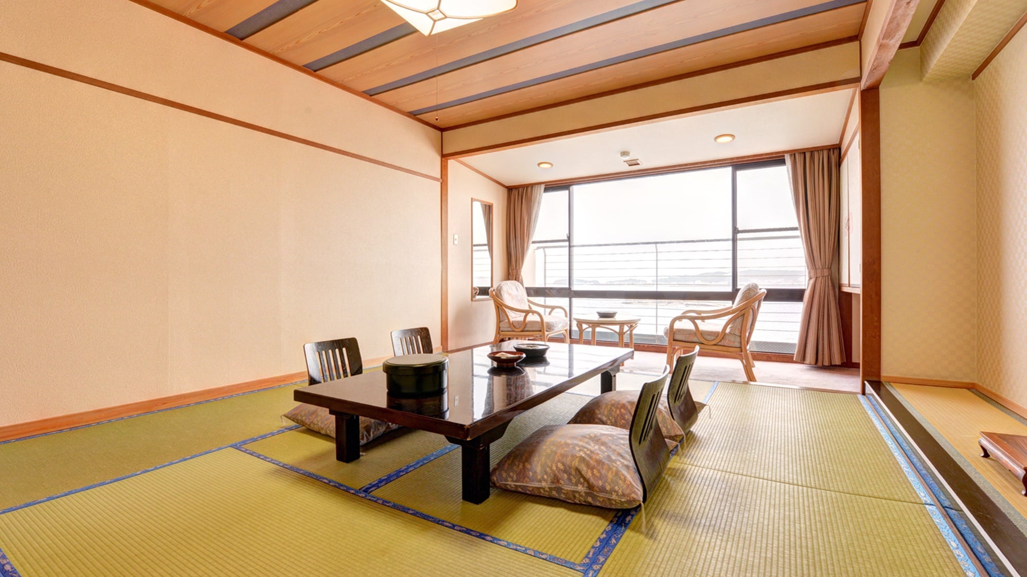 *Main building Japanese-style room (example of guest room) / All rooms have ocean views. Enjoy the slow pace of island life away from the hustle and bustle of the city.