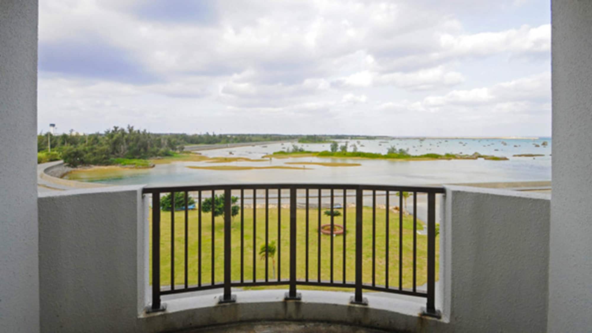 ・[View] Trải rộng trước mặt bạn là Bãi biển Sawada, nơi được chọn là một trong 100 bãi biển hàng đầu Nhật Bản.