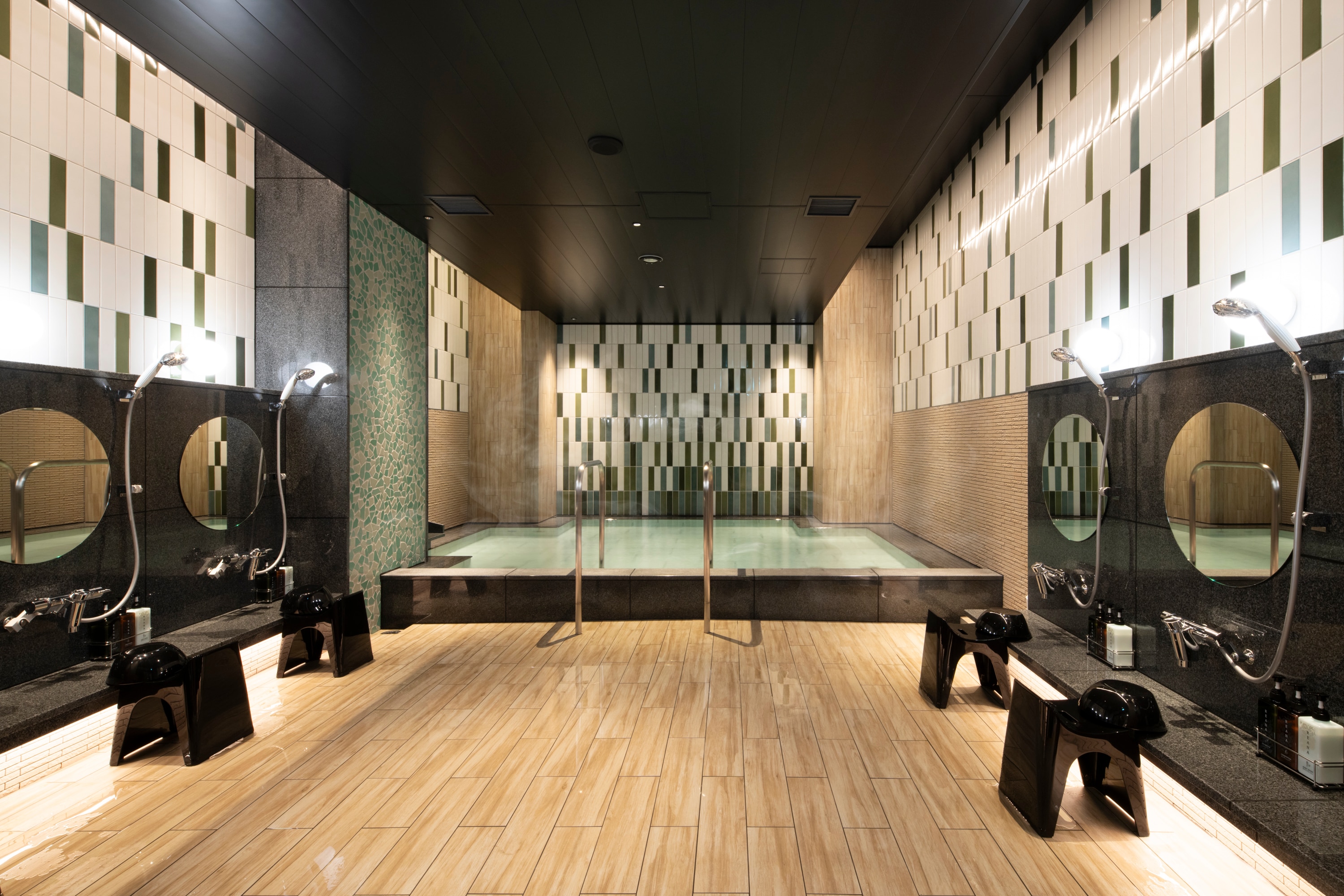 Large public bath for women