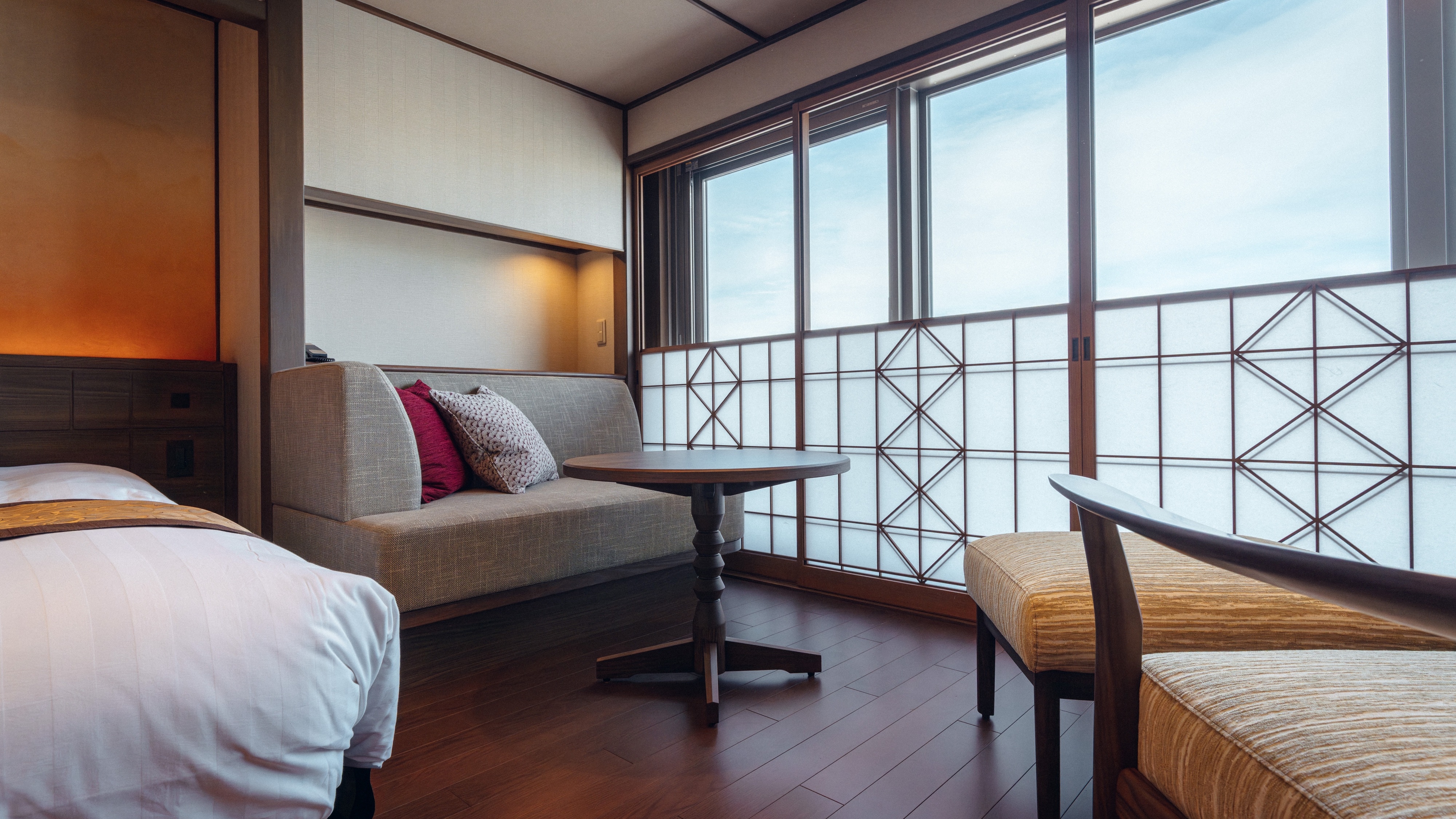 Gagyutei - Japanese Modern Suite with Open-Air Bath