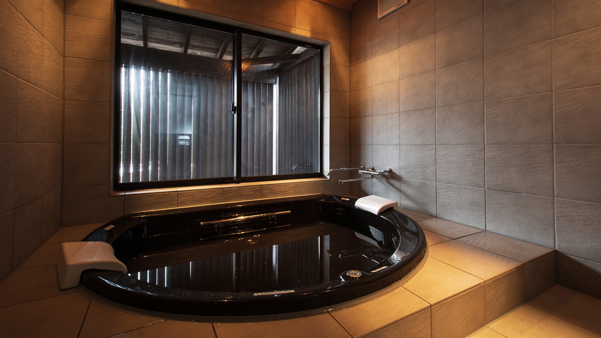 [Main building special room "Shigematsu" or "Manzu"] Hot spring bath in guest room