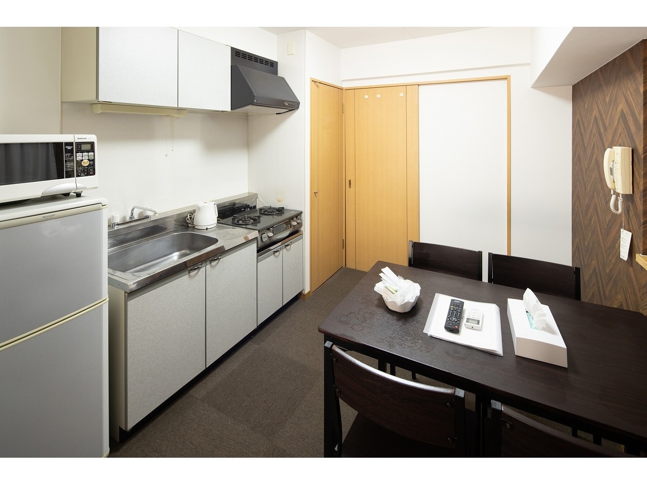 It is a twin room.