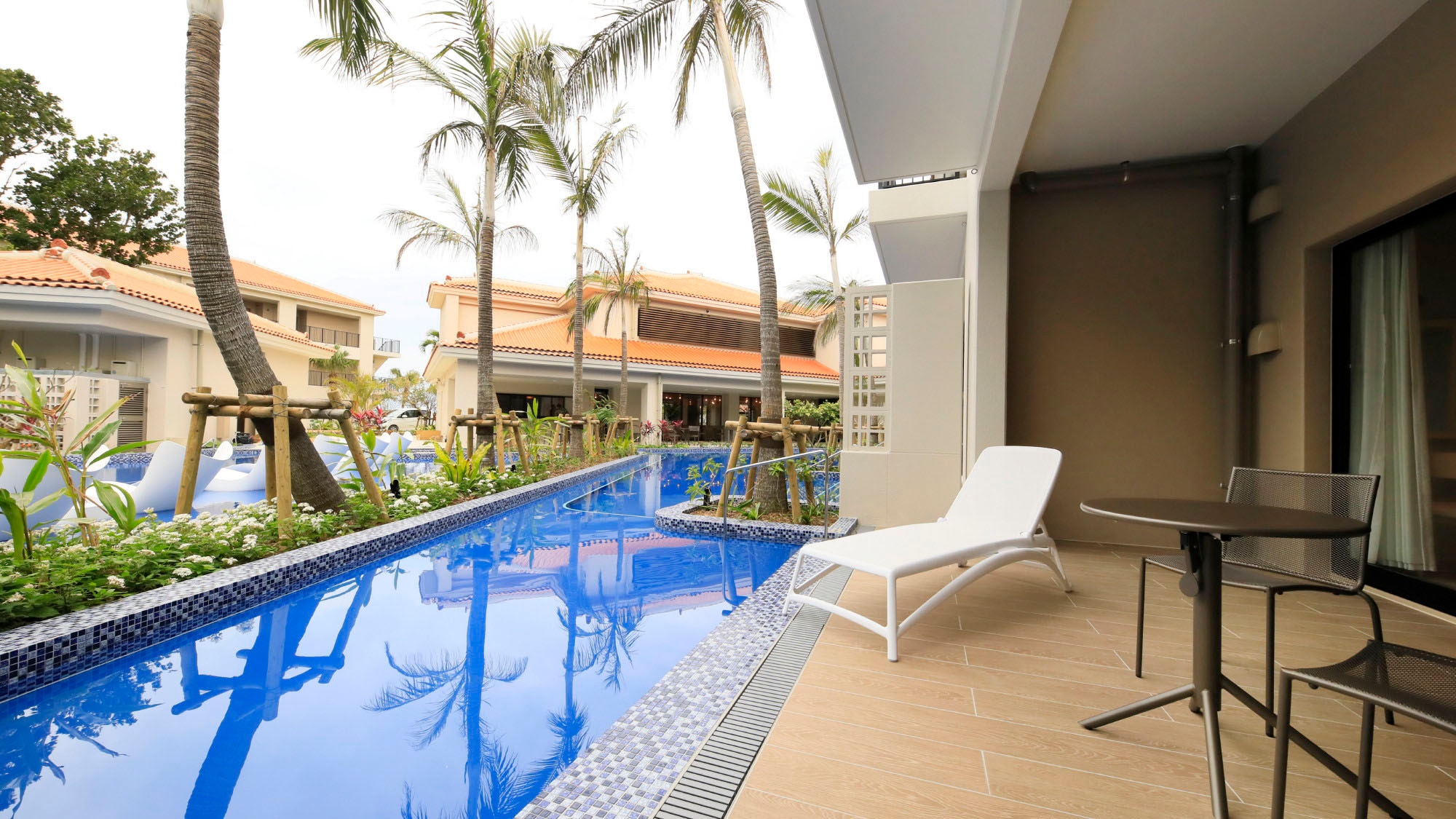 [Forest Wing/Directly connected to the pool] The water garden is right in front of the terrace