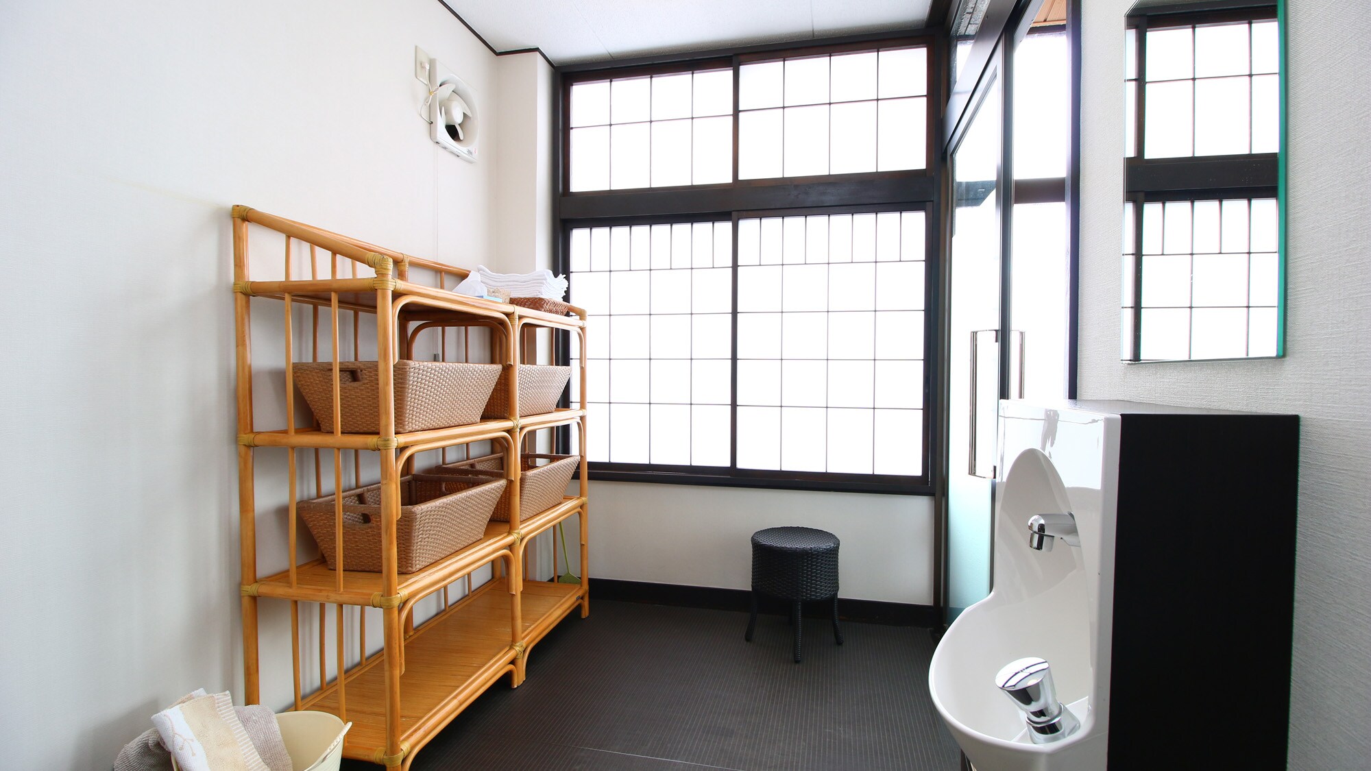 [Bath facilities] This is an artificial hot spring where "Komyoseki" stone, which is rich in a wide variety of minerals, is dissolved in the water.