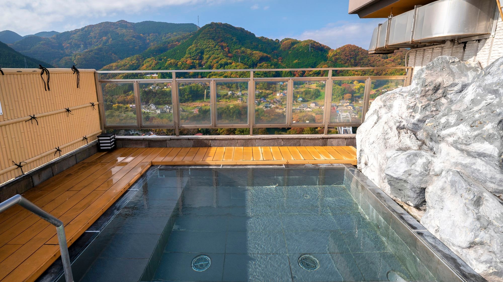 Open-air observation bath (autumn)