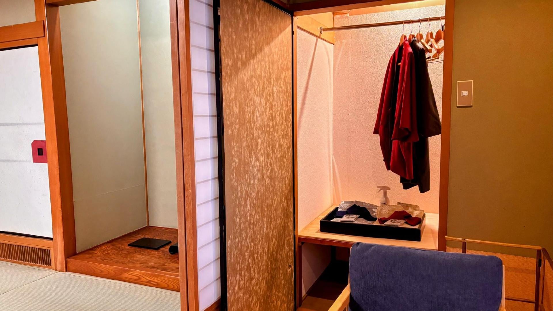 1st floor: 8-tatami Japanese-style room (no open-air bath)