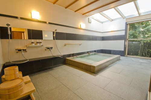East (Japanese-Western style room)