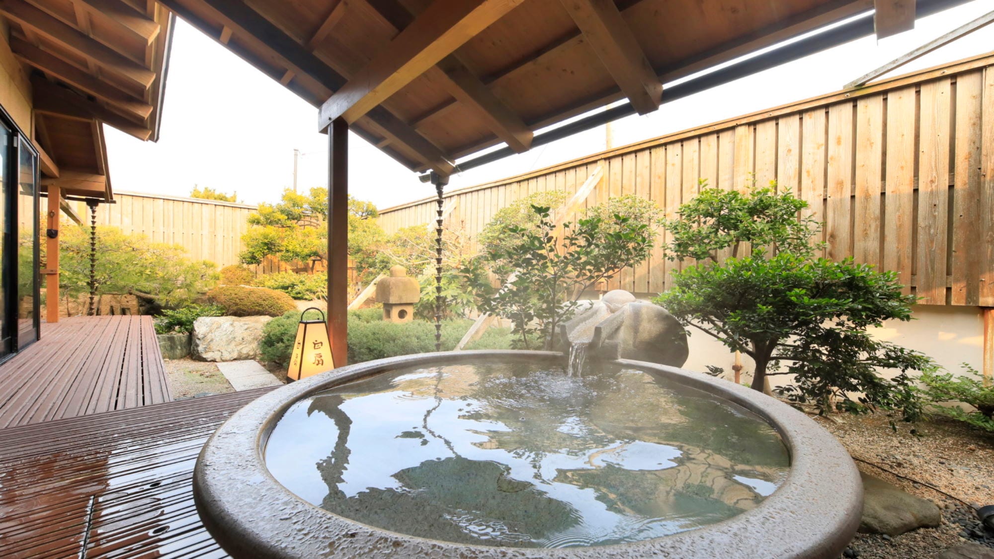 [Open-air bath building/for women] Open-air hot spring bath