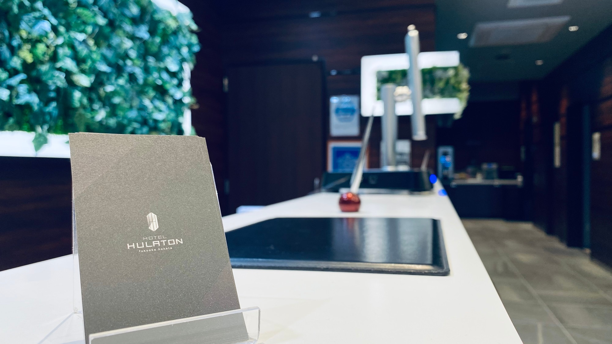 Front desk │ With the display in various languages, overseas guests can stay comfortably.