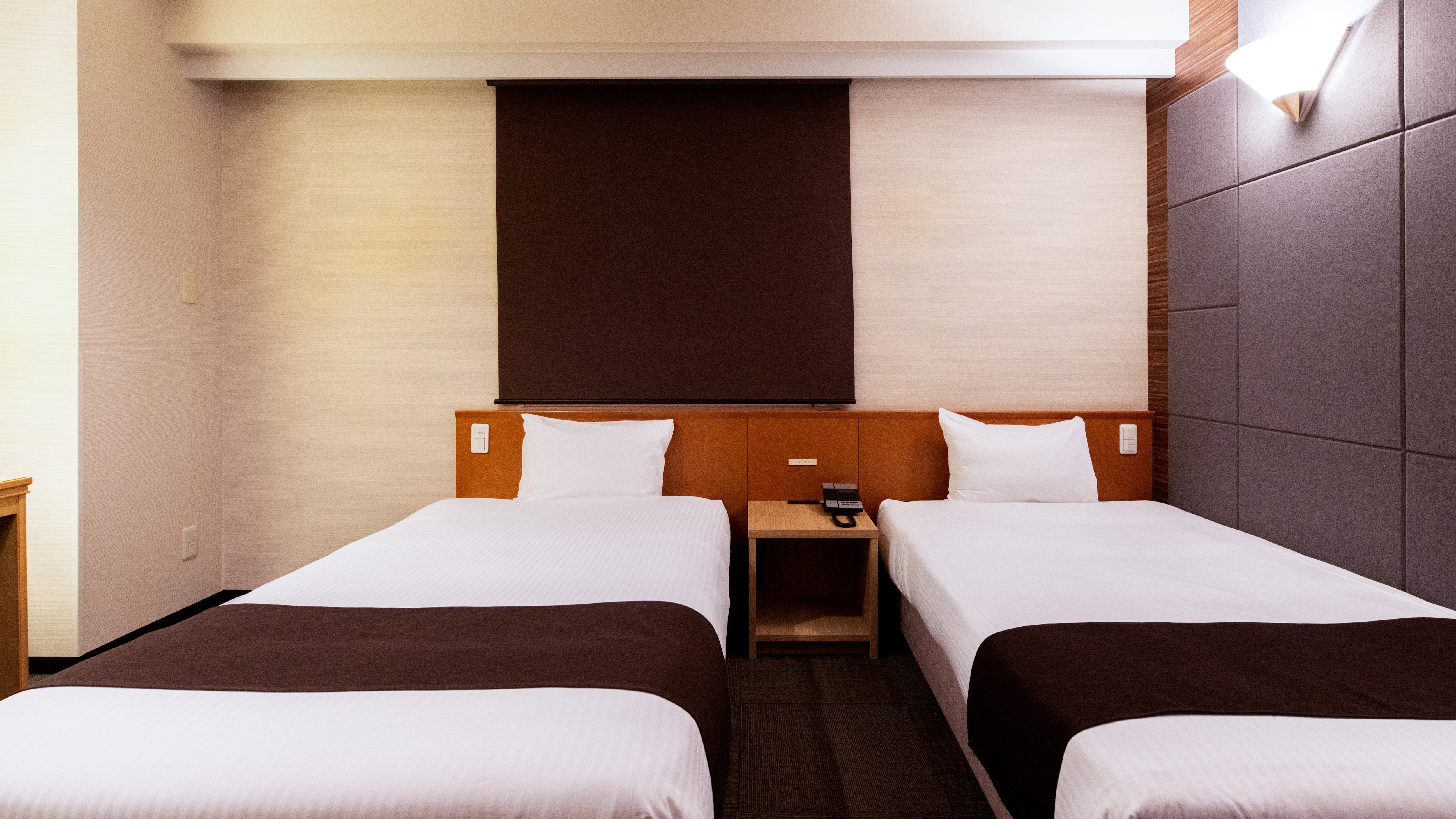 *Twin: A twin room with two Simmons 110m wide beds.