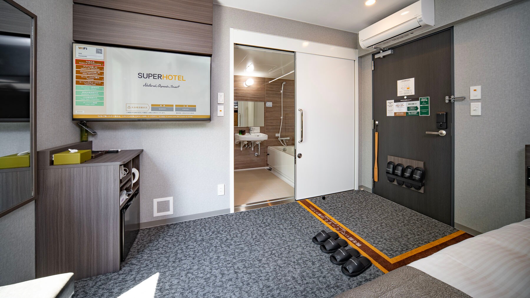 Desainnya yang luas memudahkan pengguna kursi roda untuk bergerak.