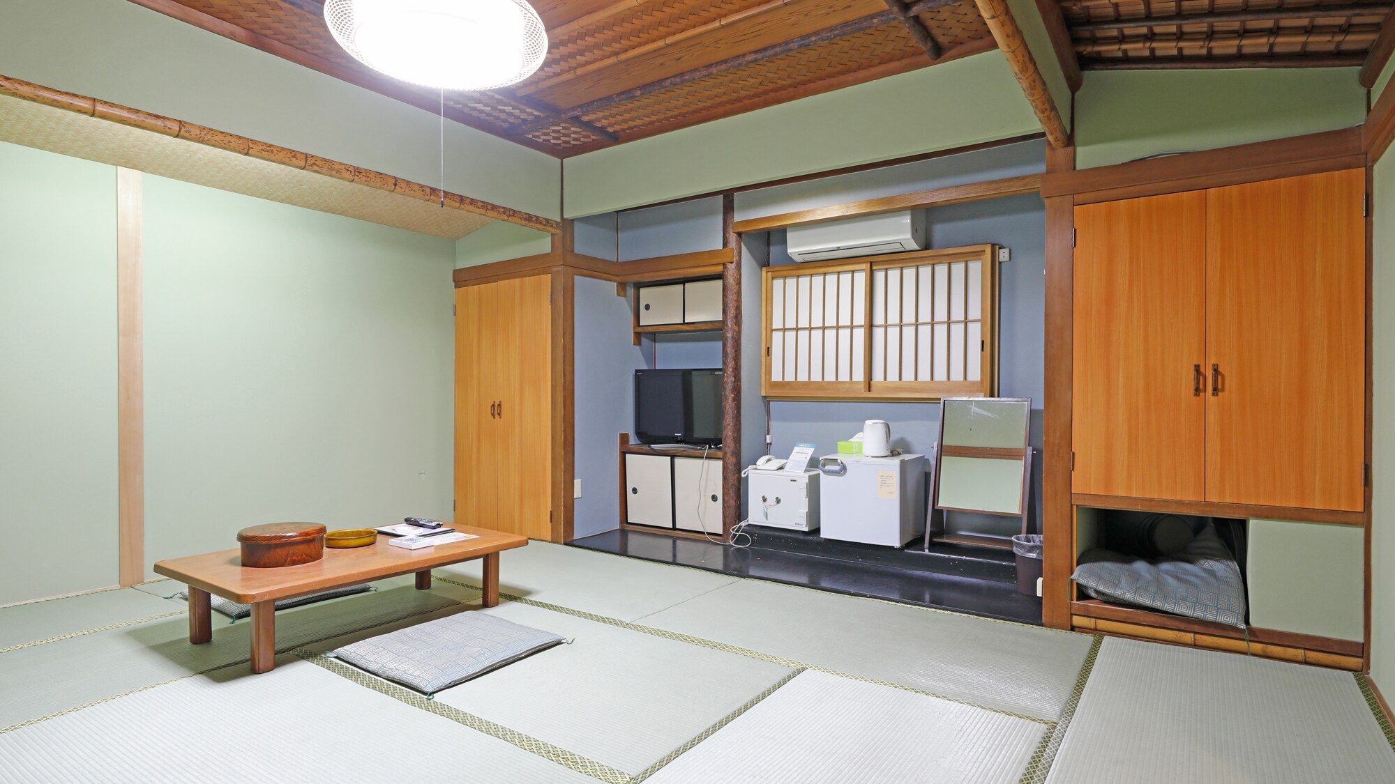 [Main building 2F] Japanese-style room 12 tatami mats [No smoking] No view