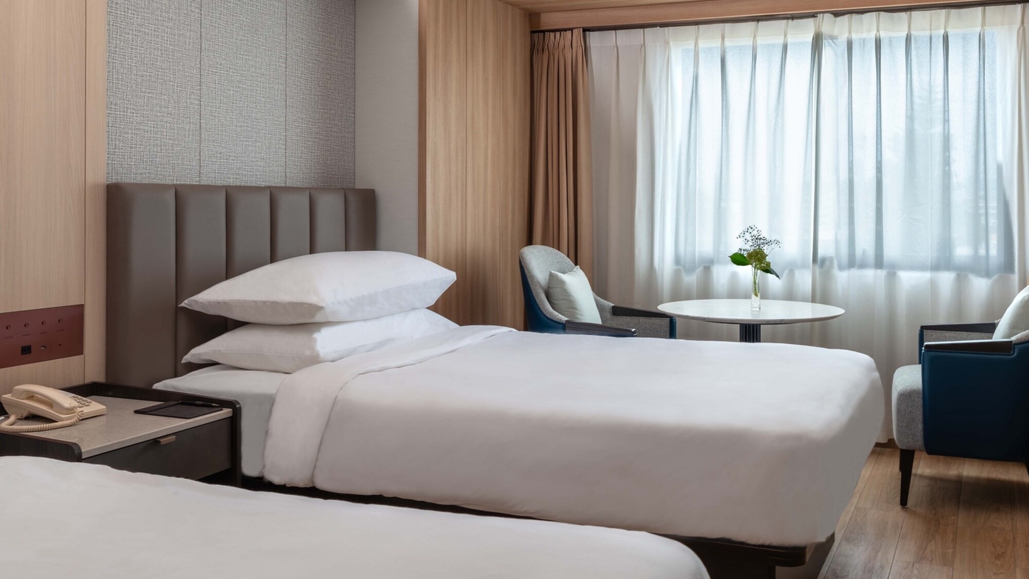 [Renovated guest room] Twin