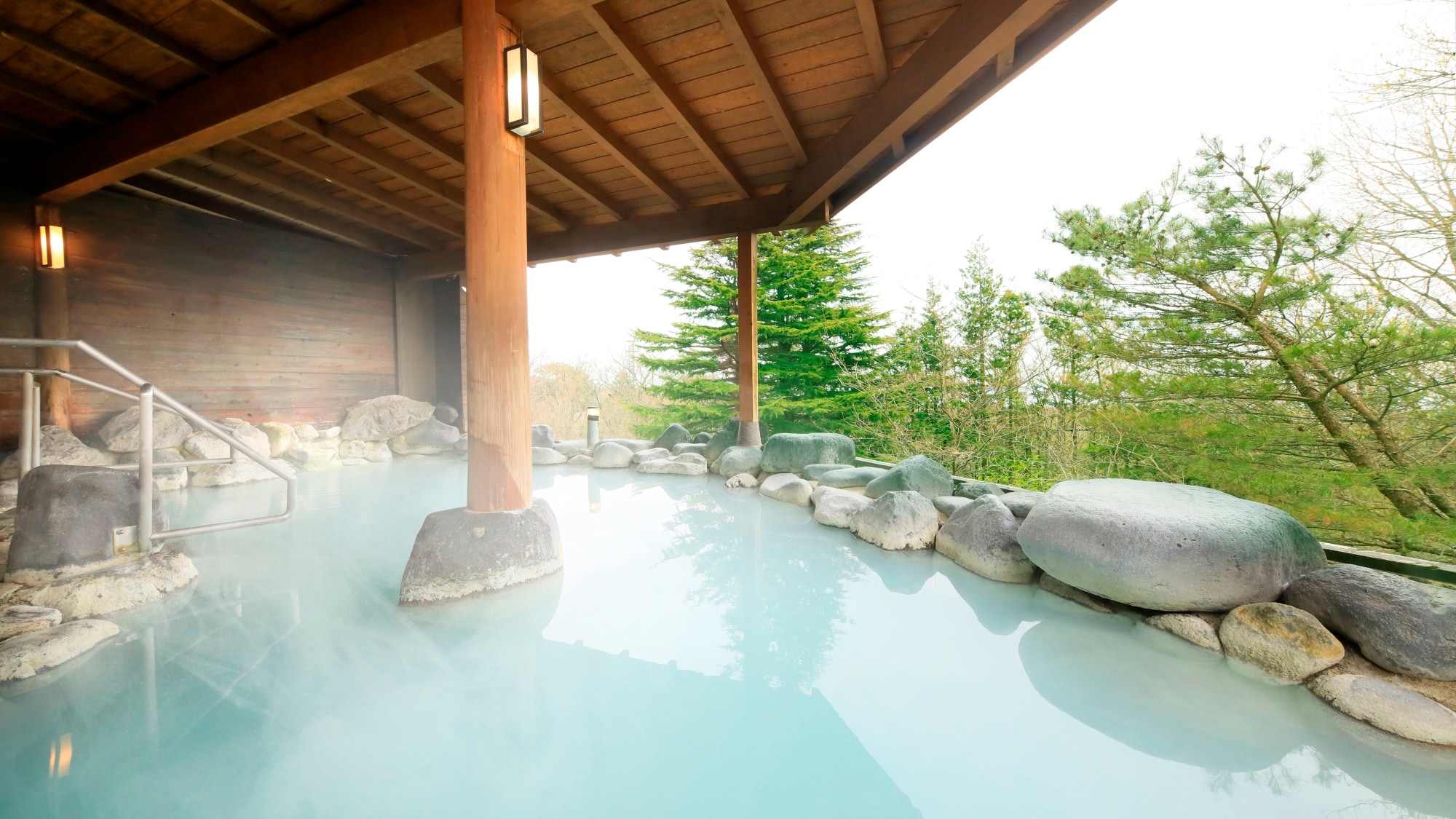 Men's open-air hot spring bath