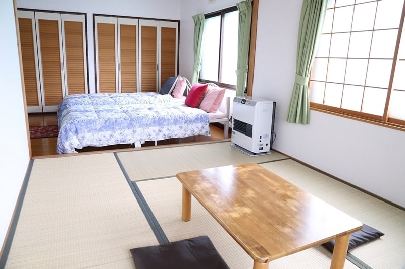 Kamar bergaya Jepang plus kamar bergaya Barat