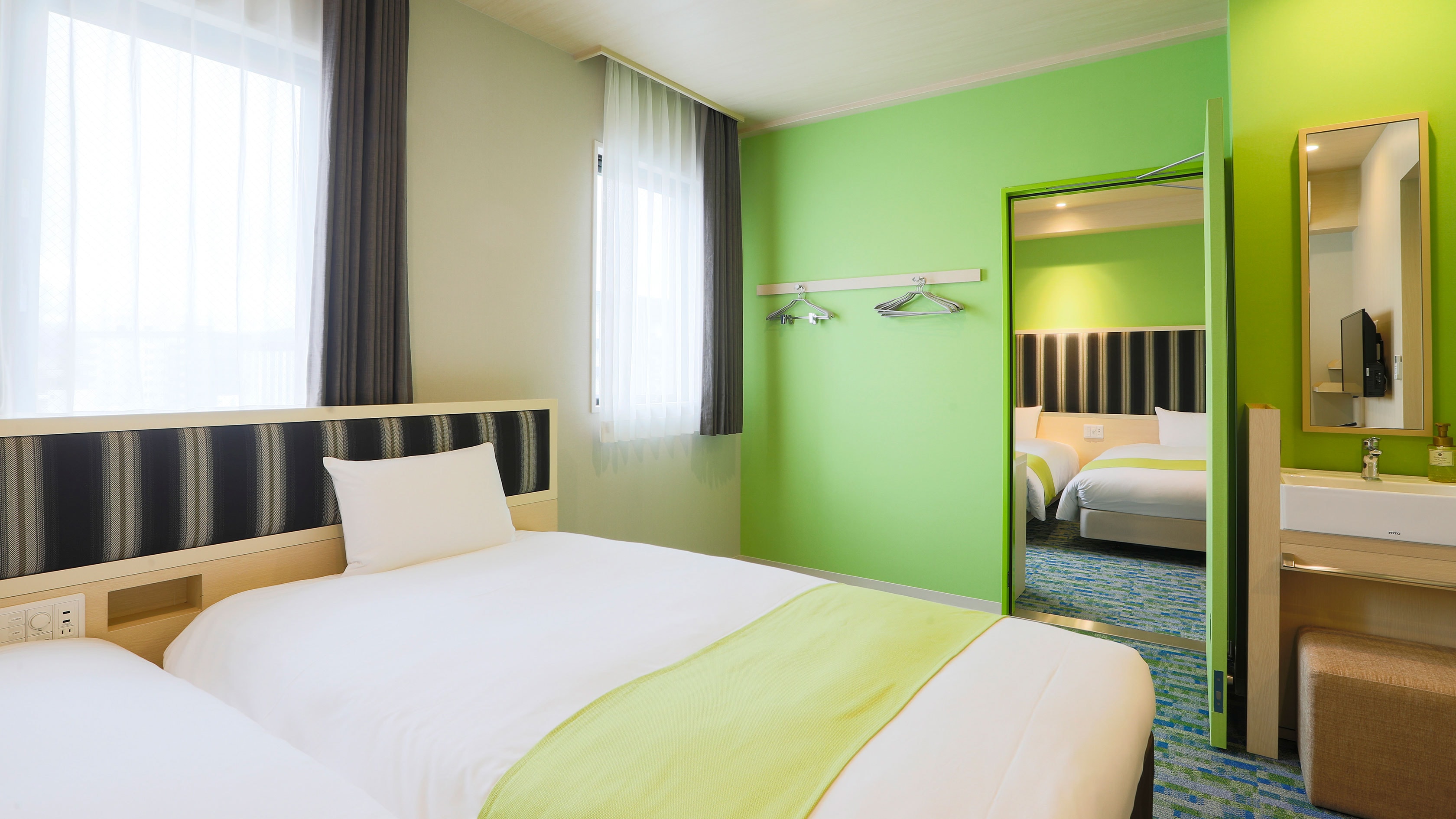 [North Wing] 11th floor Helsinki connecting room & lt; separate bath and toilet & gt;