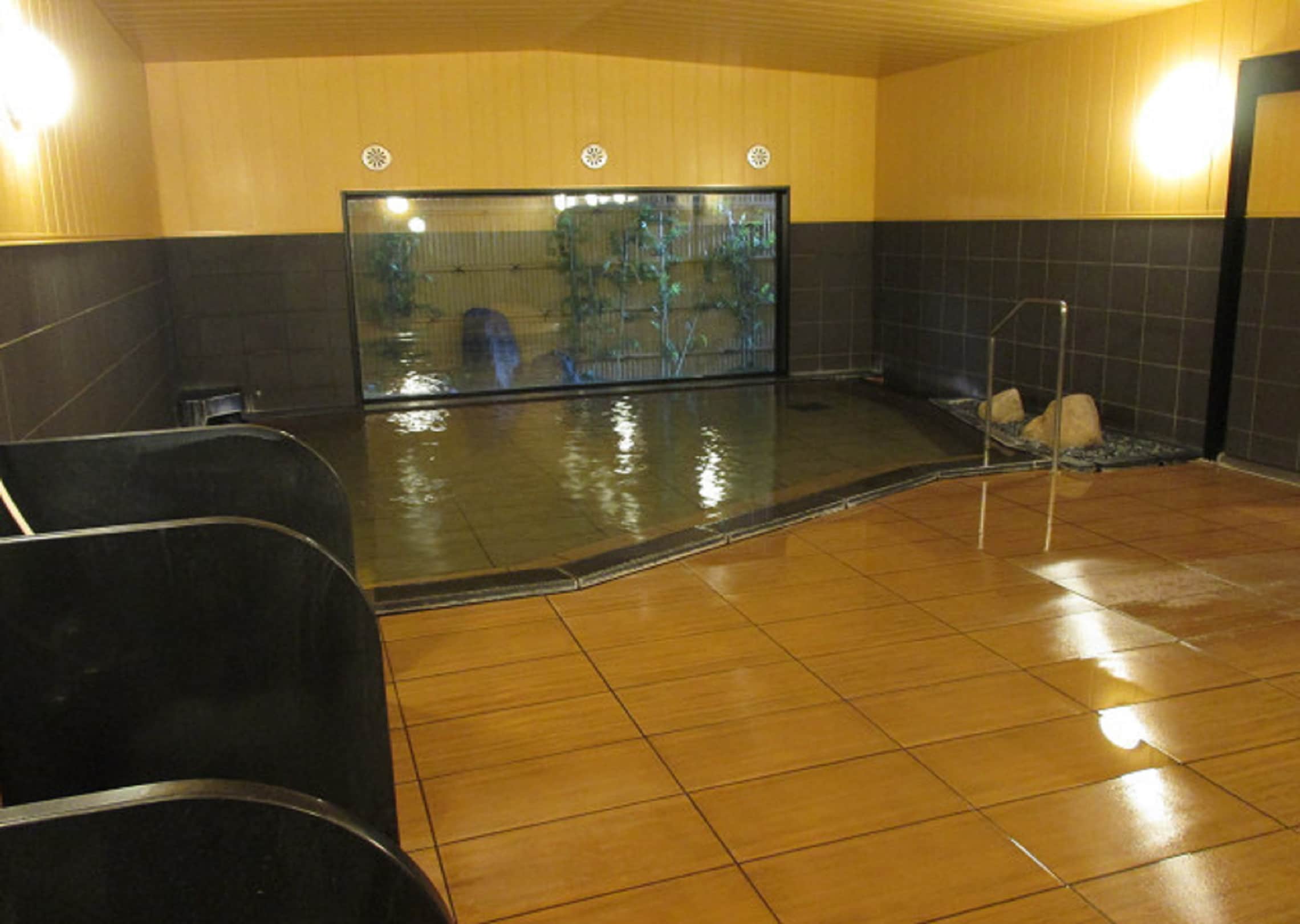 Gambar kamar mandi umum yang besar