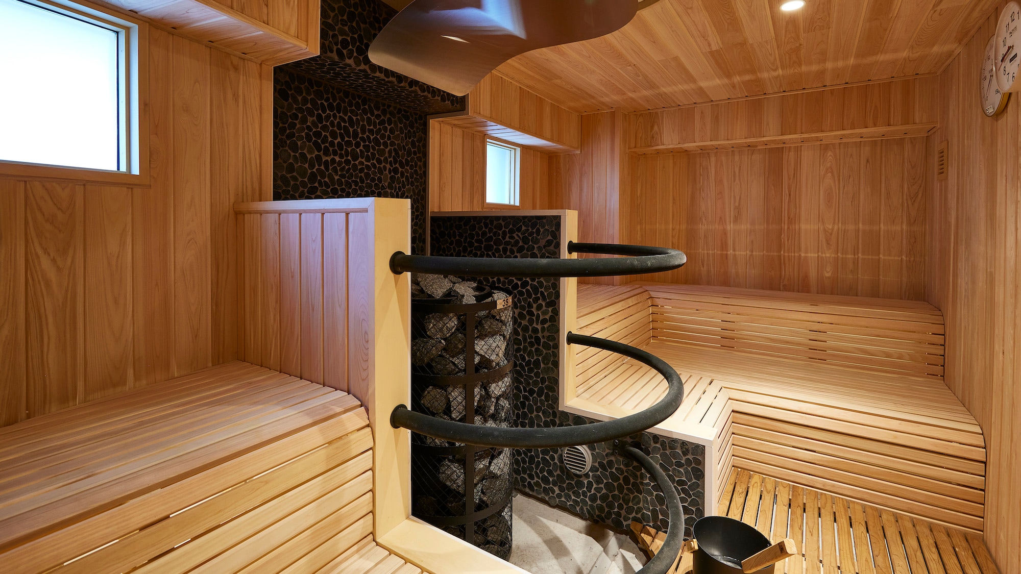 ``Kawa no Yu'' women's sauna - Authentic Finnish style sauna with self-rolling function