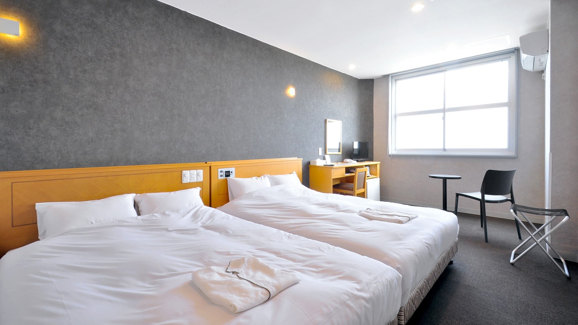 【西式好莱坞双床房】配备两张宽敞的双人床。