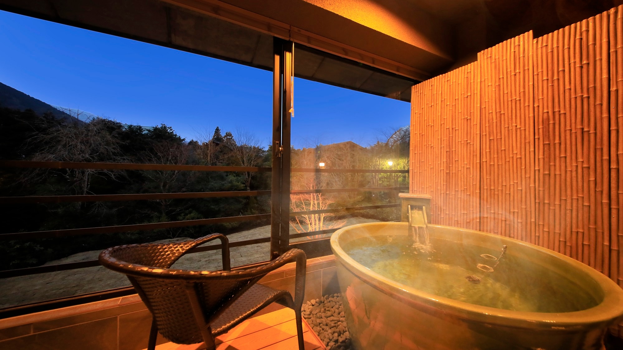 [King with hot spring semi-open-air bath] Semi-open-air bath where you can feel the natural breeze