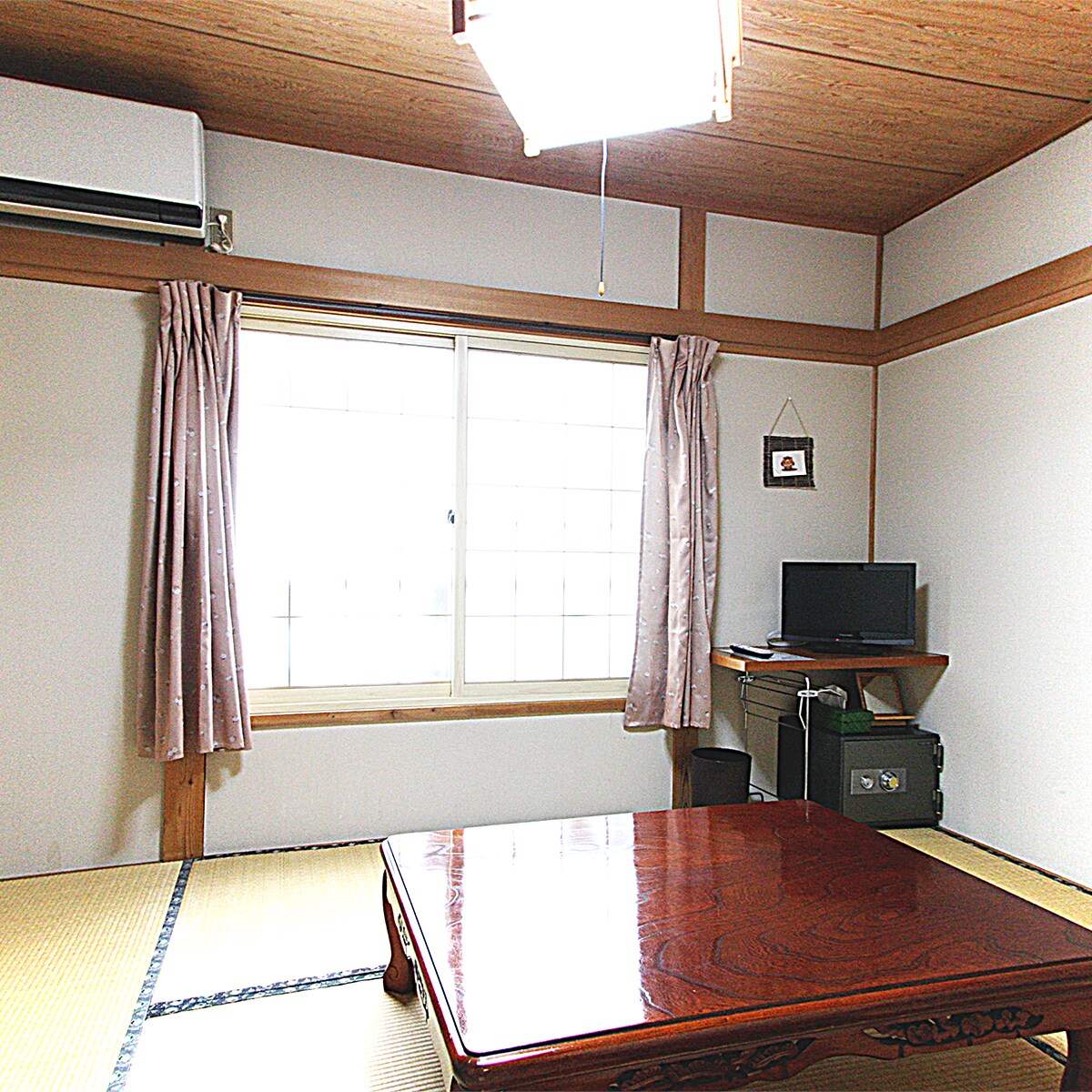 Japanese-style room (6 tatami mats)