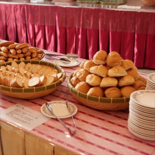 Breakfast example / Several types of bread that are perfect for breakfast are available. Please enjoy as many as you like.
