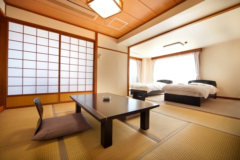 Japanese and Western room (8 tatami mats + twin)