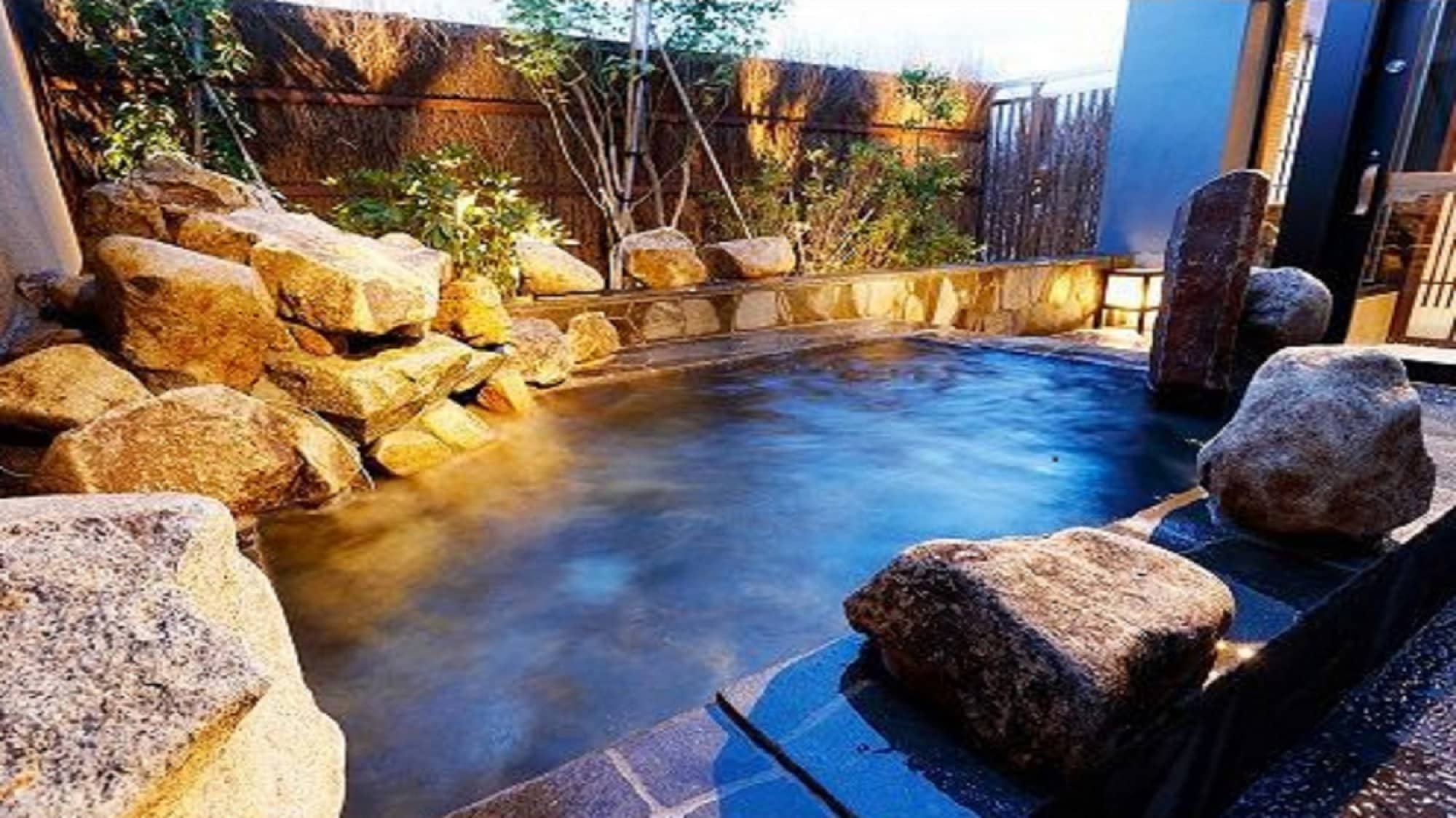 ◆ [Women] Open-air bath (hot water temperature 42-43 ℃)