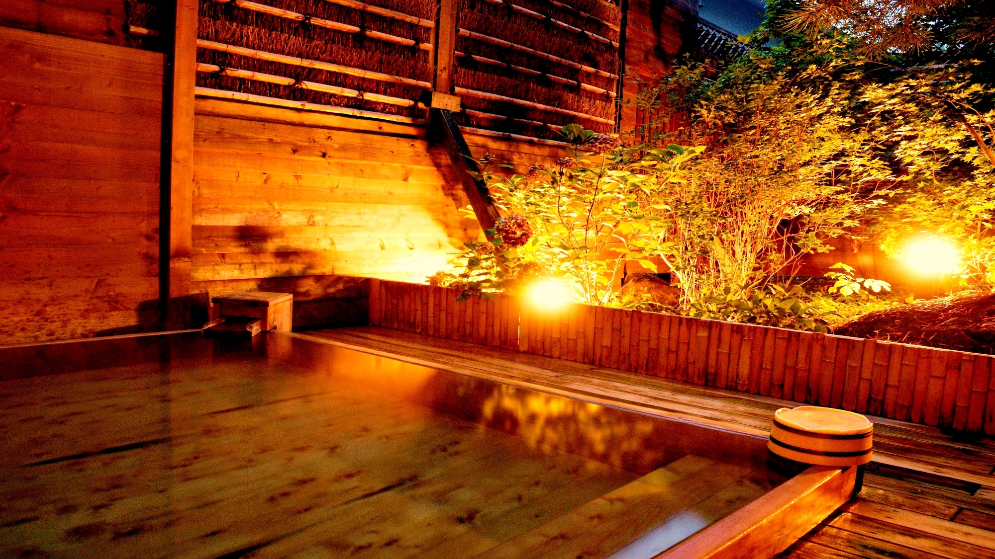 อ่างอาบน้ำกลางแจ้งฮิโนกิ