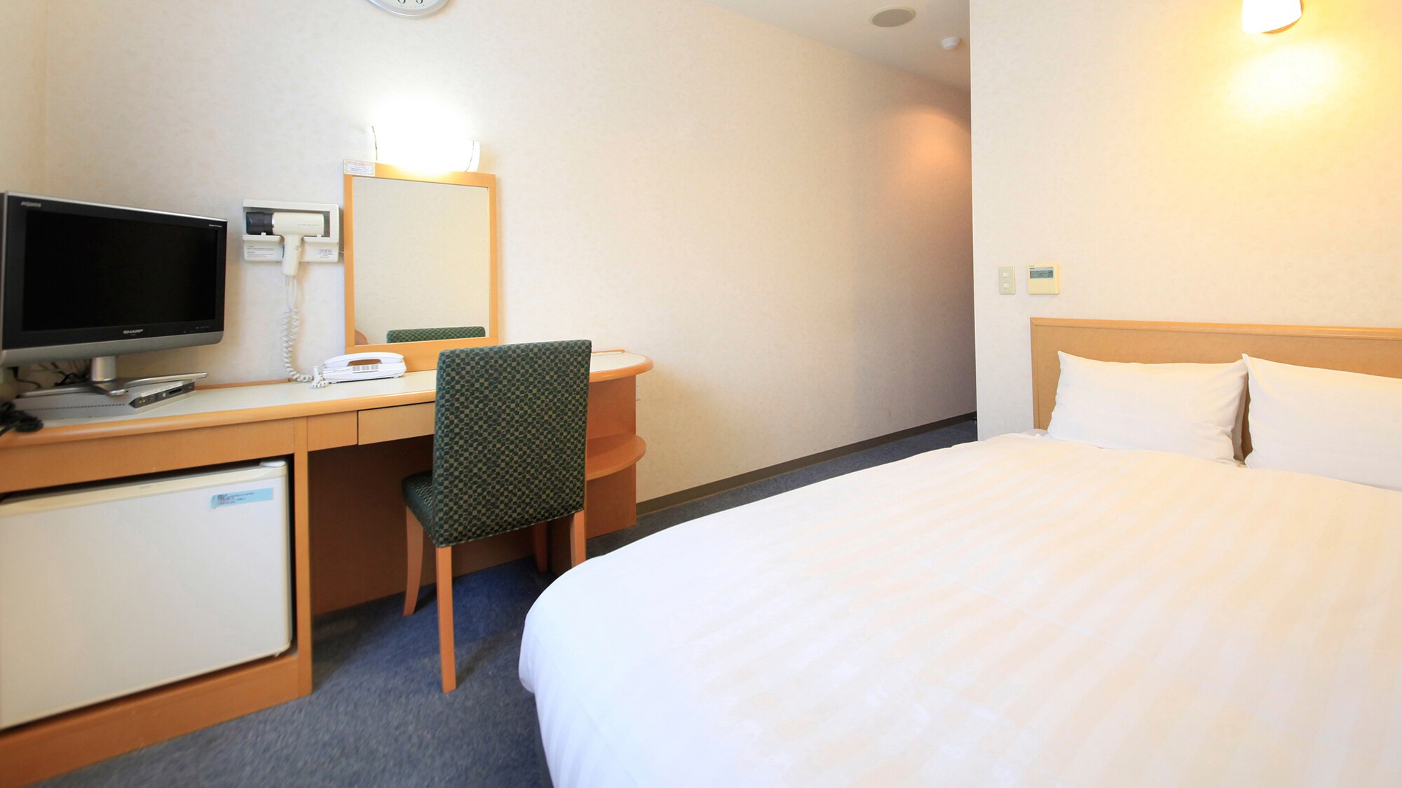 Smoking semi-double room